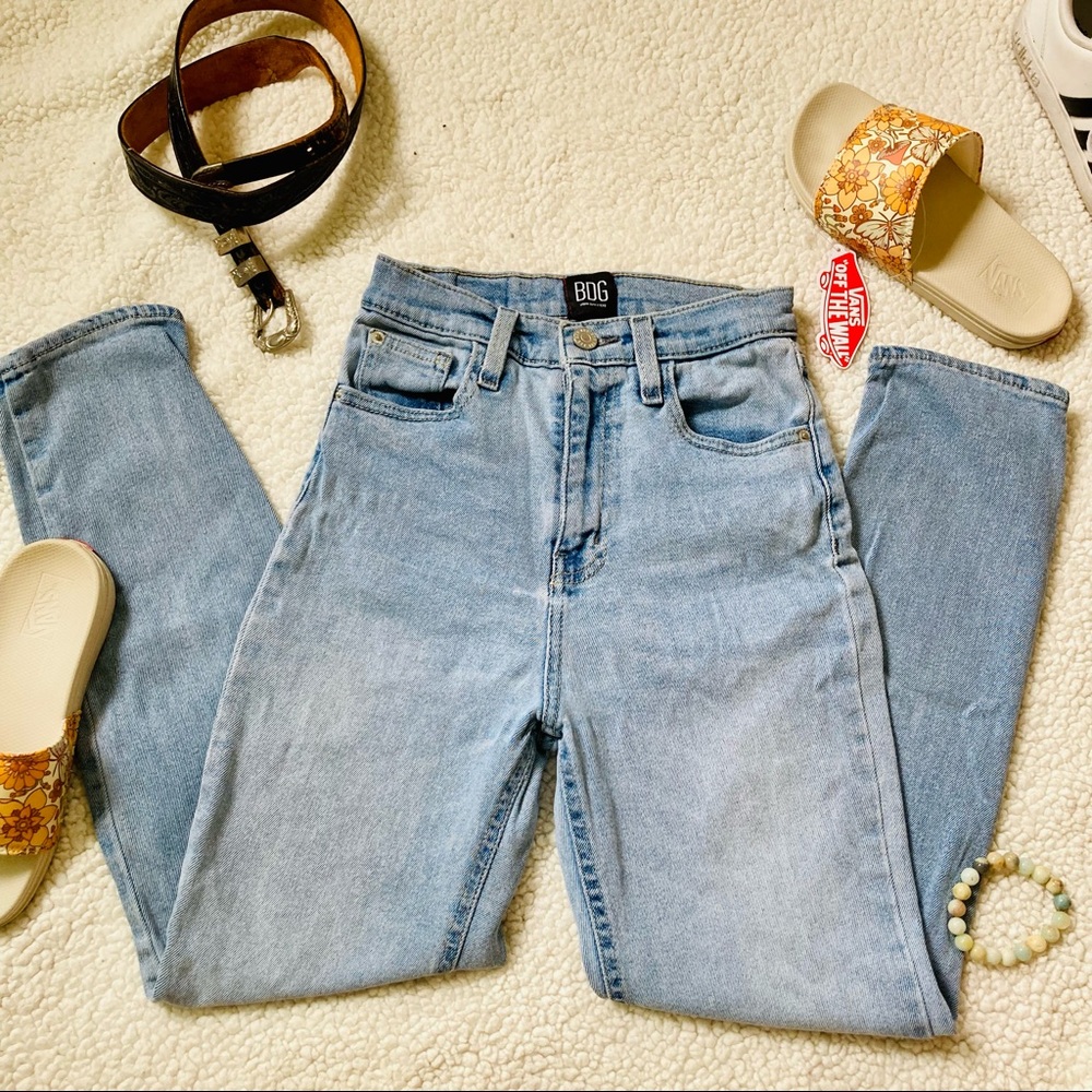BDG Girlfriend High Rise Cropped Ankle Jeans